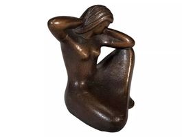 Dekorative Bronzestatue einer sitzenden Frau