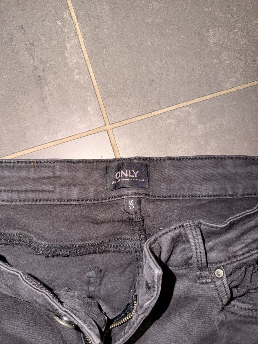 Only Pantaloni: Cargohose von Only – Usato da Schenkon venduto da jul_vnk7 2