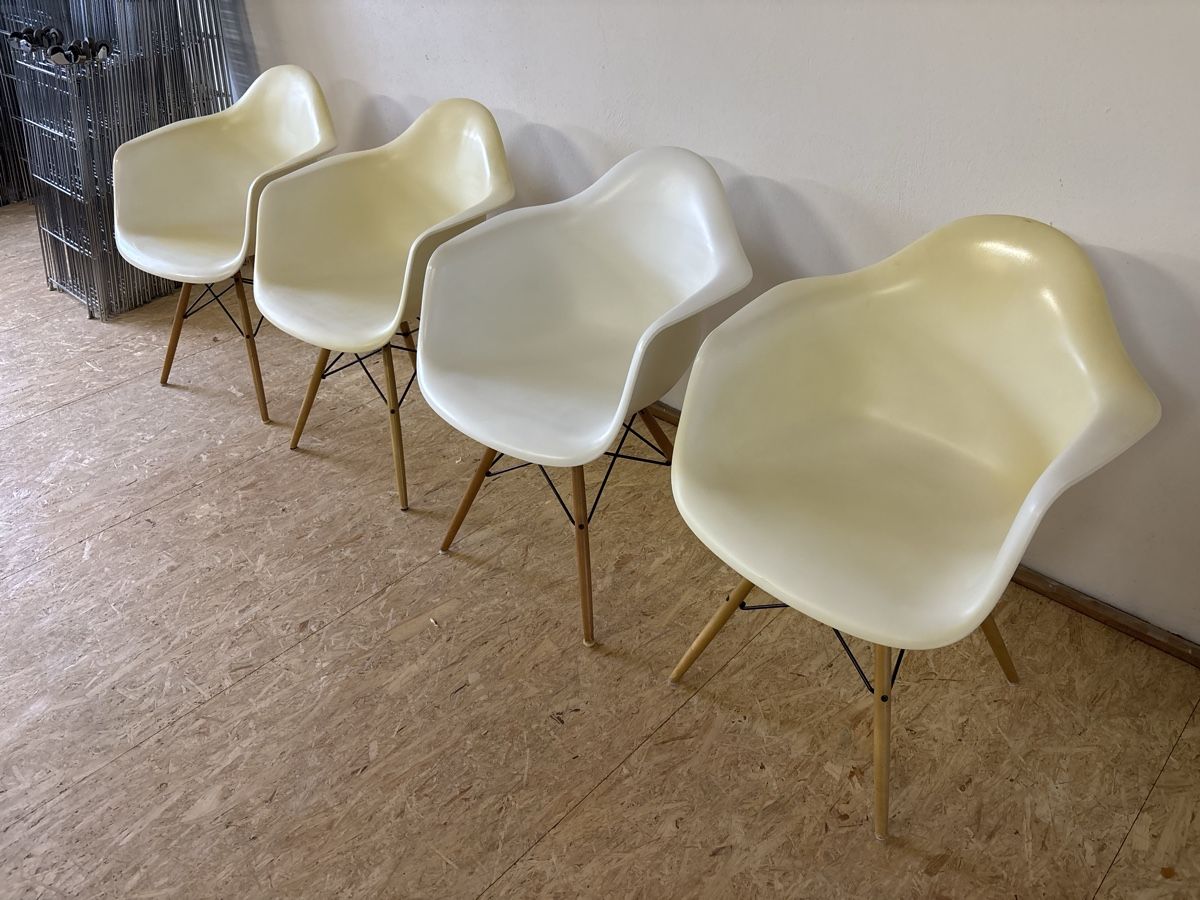 Eames Sedie: 1-4 Vitra Eames DAW Armchair Charles & Ray Eames Original – Usato da Luzern venduto da pengmarket_gmbh 2