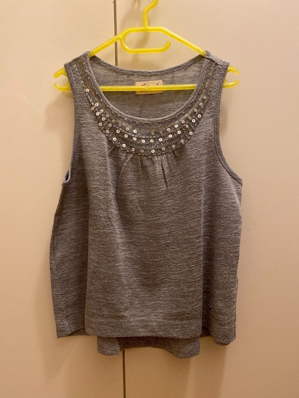 Hollister T-shirt: T-shirt HOLLISTER – Usato da Meyrin venduto da The_Top_Dressing