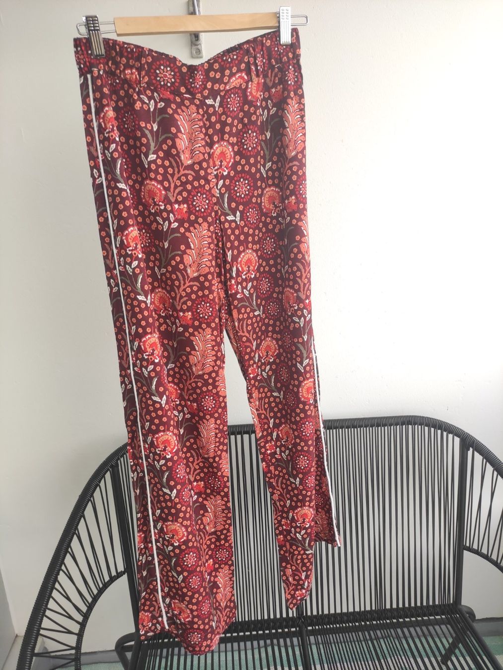 Pantaloni: Sommerhose rot gemustert Gr. 36 Sienna – Nuovo (secondo la descrizione) da Schliern b. Köniz venduto da Pecannut
