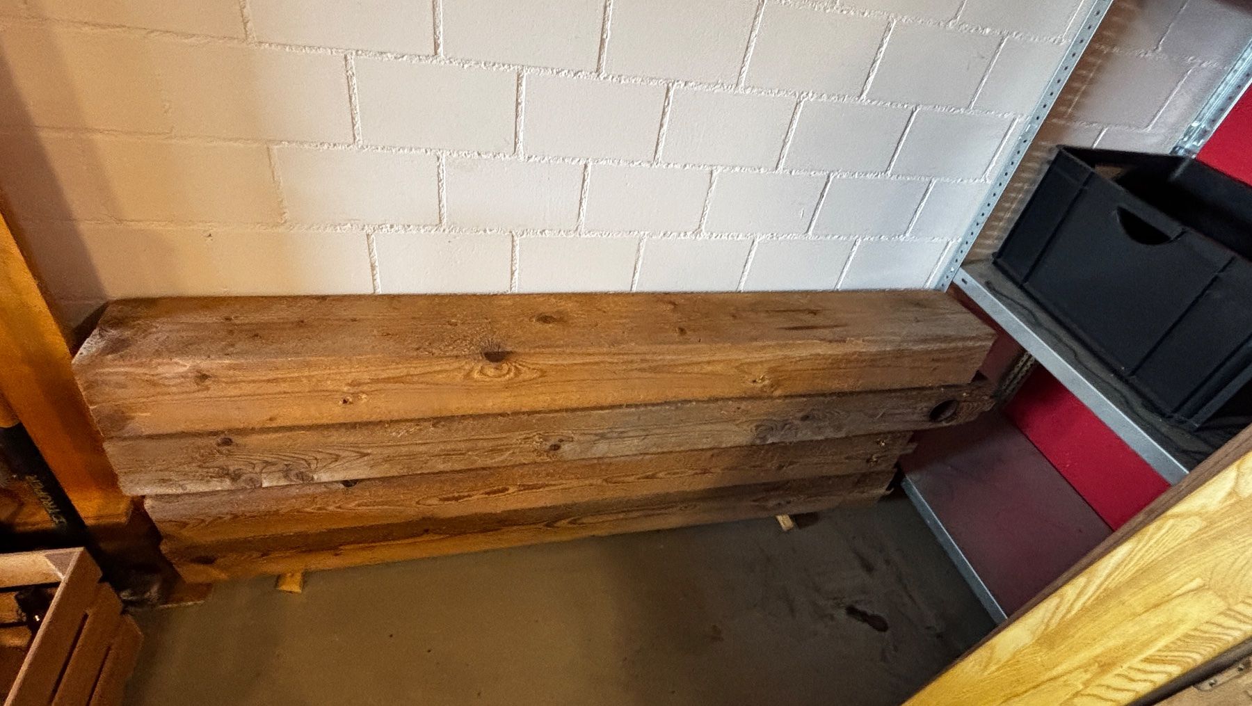 Articoli in legno: Holzbalken – Usato da Safenwil venduto da Aigle-VD