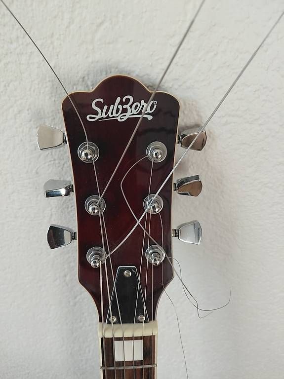 Musikinstrumente: SubZero Semi-Hollow  Wie Neu – Gebraucht aus Dietikon von Vent-Gary- 3