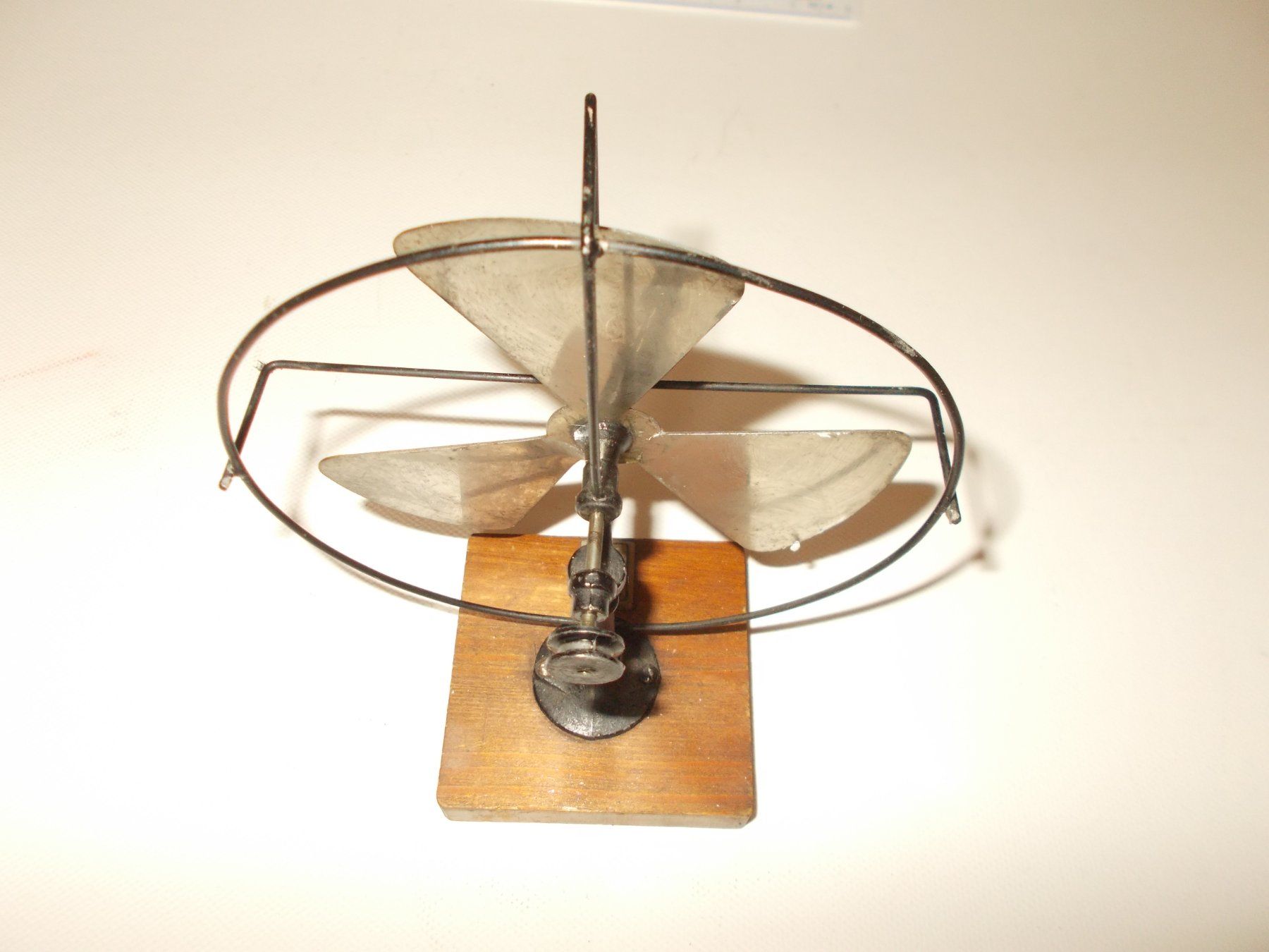 Kit di modellismo & Modellini statici: ANTRIEBSMODELL URALT , WINDPROPELLER. – Usato da Romanshorn venduto da Legere8 4