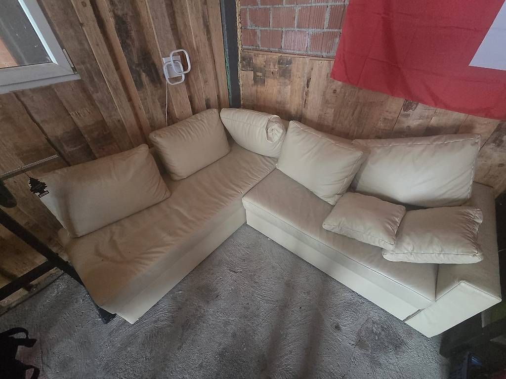 Divani: Beiges Ecksofa / Ledersofa inkl. Kissen – Usato da murgenthal venduto da aeschbach94