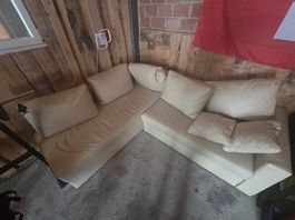 Beiges Ecksofa / Ledersofa inkl. Kissen