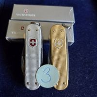 Neue Victorinox Taschenmesser 2 Stk. Silber und Gold