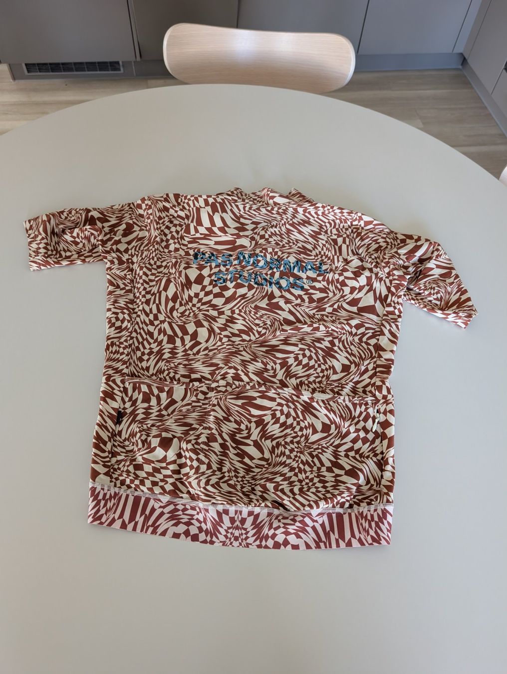 Pas Normal Studios Canottiere & Pantaloni: Pas Normal Studios Trikot braun/weiss, Grösse L – Usato da Mörschwil venduto da Pixel65 1
