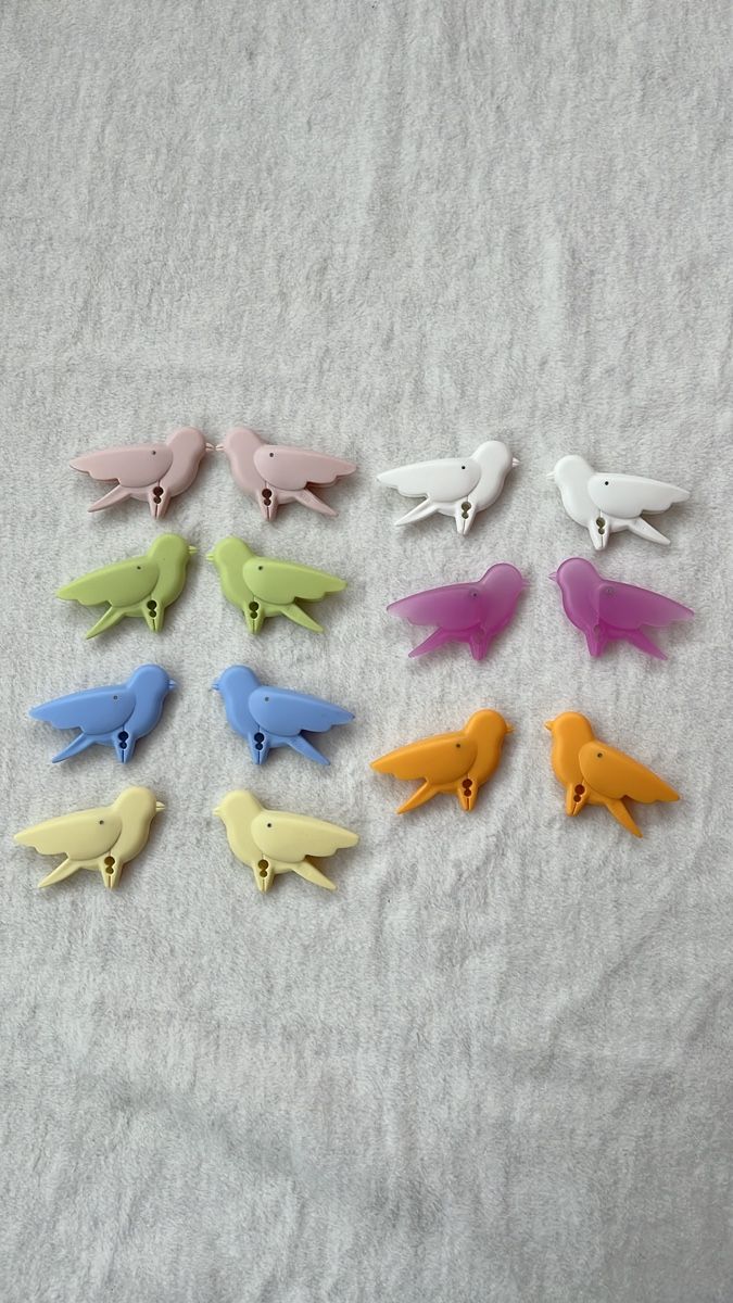 Toutes les décorations: Set de 14 clips multicolores, forme oiseaux – Neuf (Voir description) à Romont FR par cat_j6ww