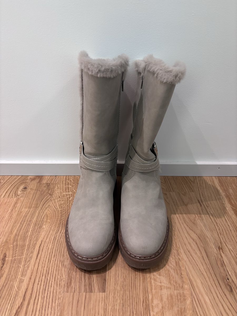 Damenschuhe: Winterstiefel – Gebraucht aus Luzern von qch_2jjy
