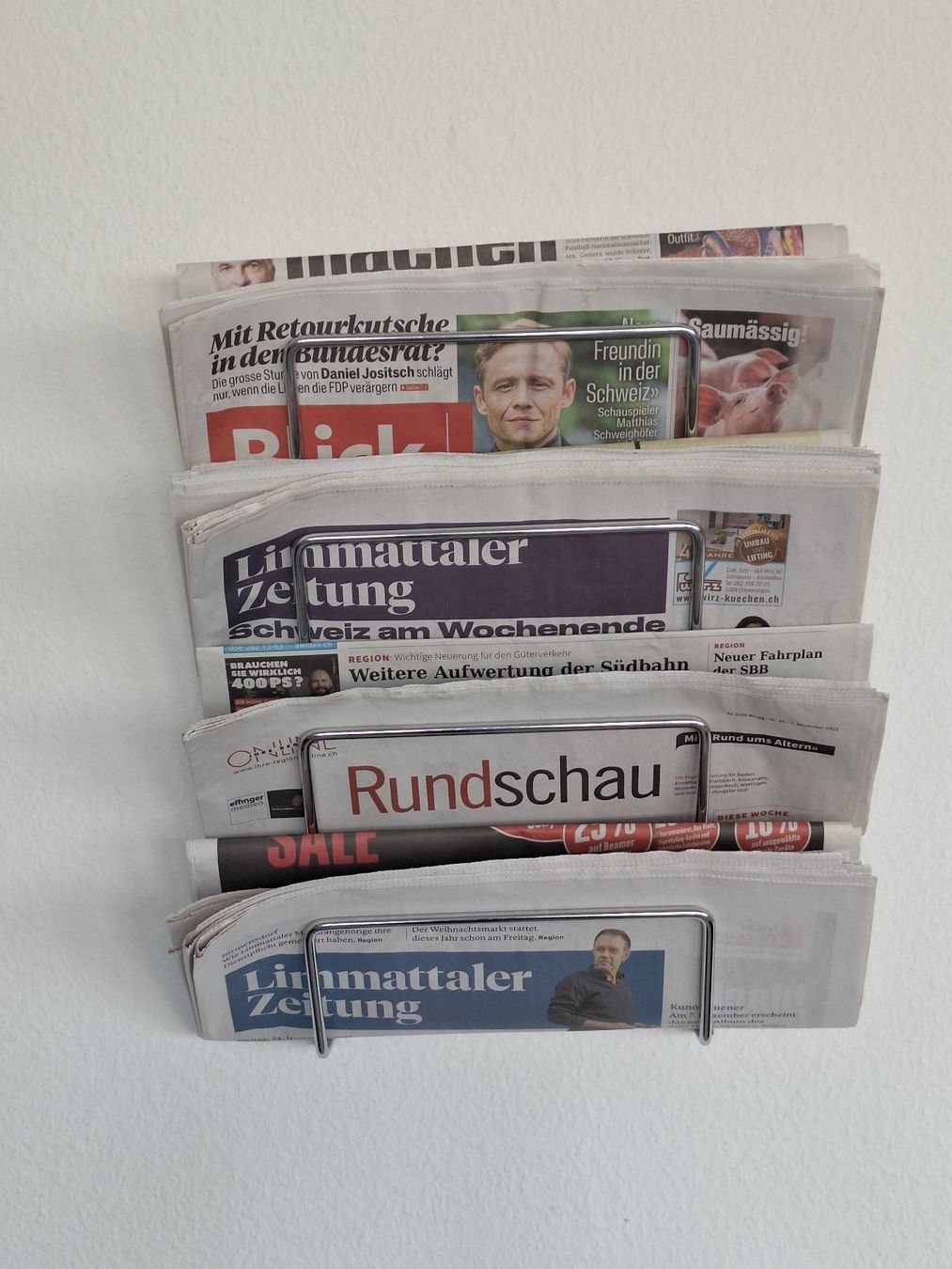 Scaffali: Wand-Zeitungshalter verchromt, 4 Fächer – Nuovo (secondo la descrizione) da Spreitenbach venduto da ric_hyq6