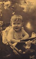 Bonne Fête  Petit enfant dans une poussette