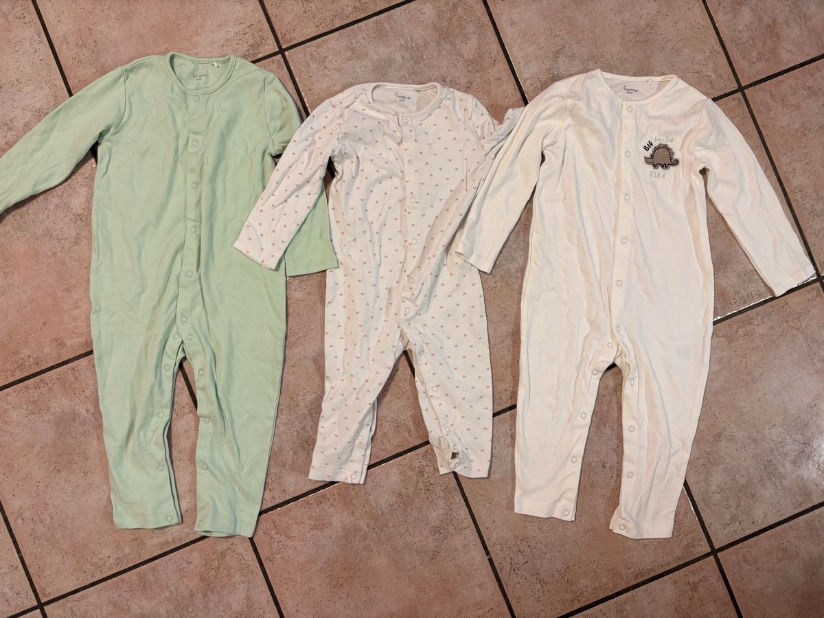 Lotti & Set di vestiti: Set 3 pigiami bambino – Usato da S. Antonino venduto da FedeKikka88