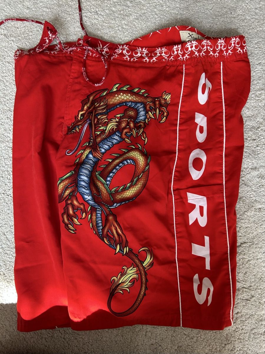Hosen: Short de bain rouge avec dragon, taille 48 – Gebraucht aus Genève von NipponiaNippon 3