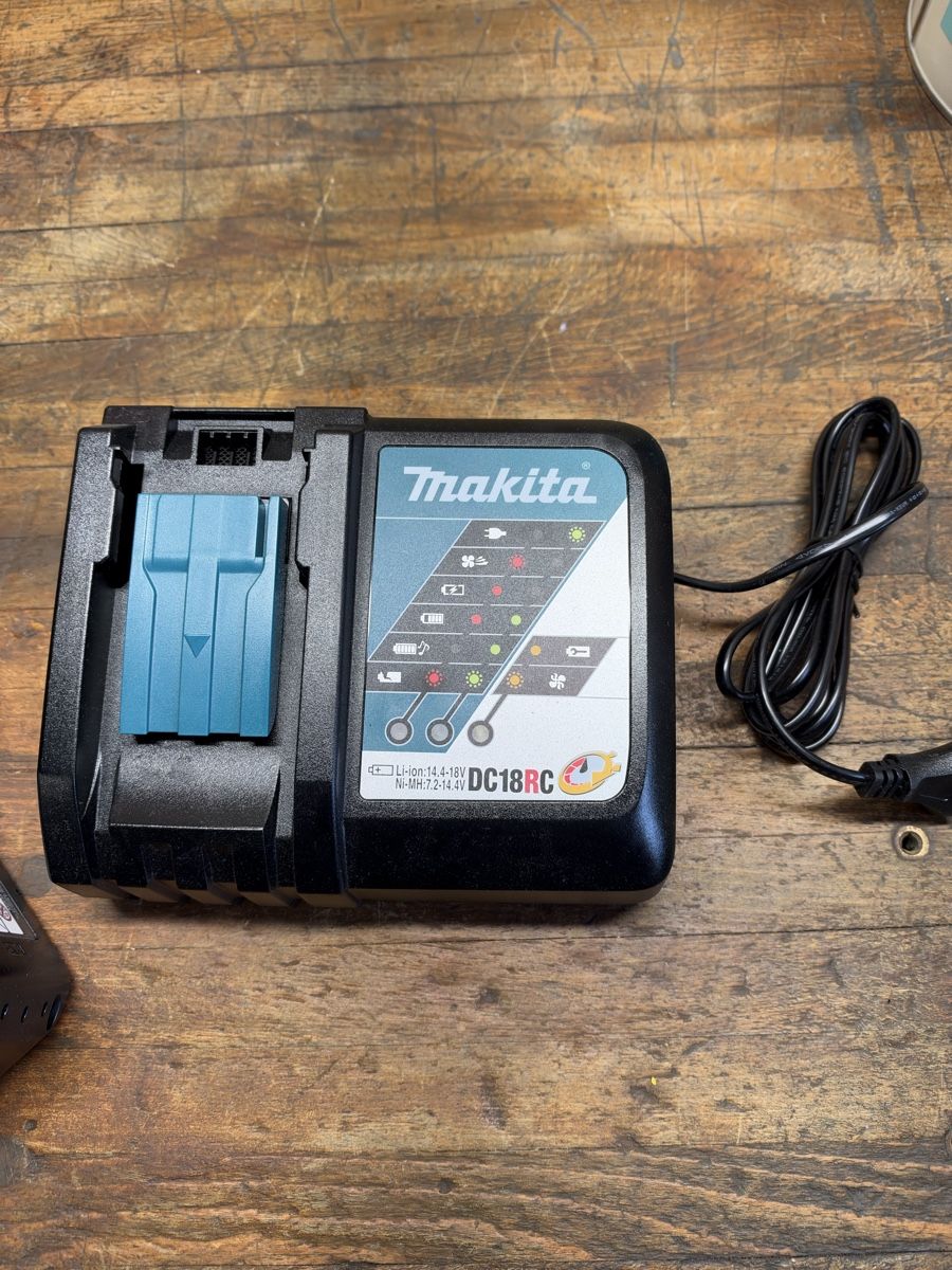 Makita Caricatori & Batterie: Makita 18v – Nuovo (secondo la descrizione) da Romanens venduto da Vale80 2