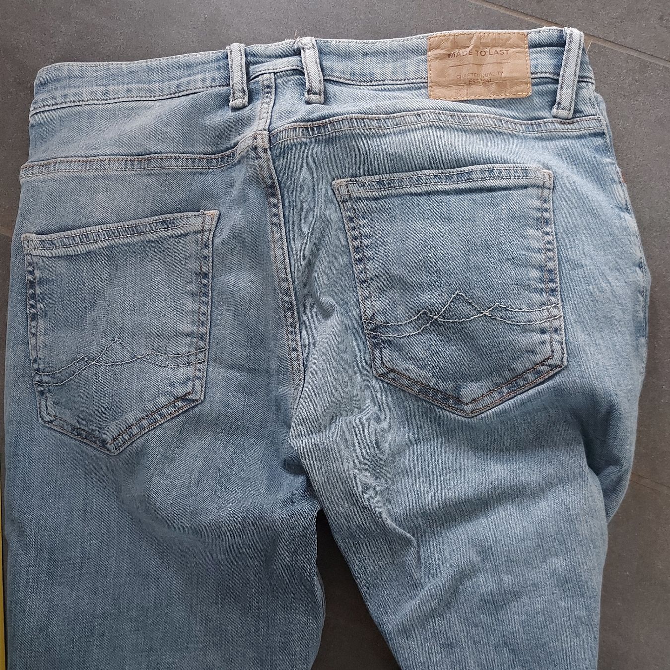 C&A Jeans: Jeans hellblau Grösse 32/32 gebraucht – Usato da Trimbach venduto da Shanja99 2