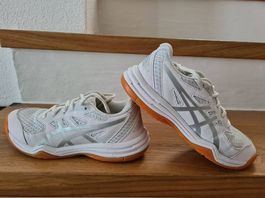 Asics Upcourt Hallenturnschuhe Gr. 34.5