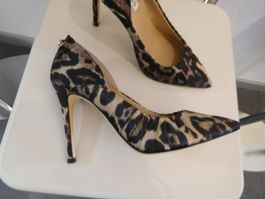 GUESS Wunderschöne High Heels Pumps Gr. 35 NEU