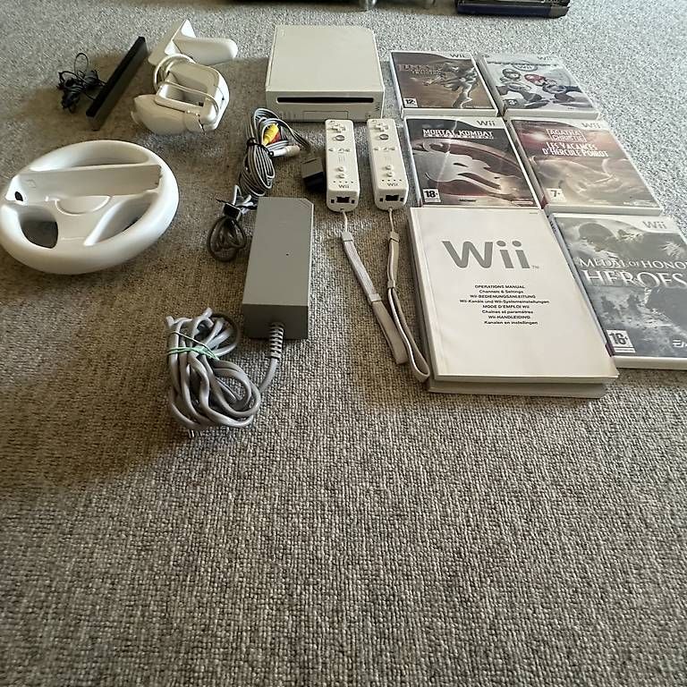 Consoles: Nintendo Wii complète + 5 jeux + accessoires – D'occasion à Epalinges par mr.siegal 1
