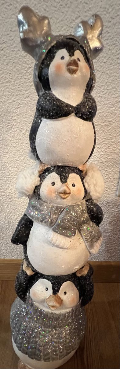 Tutte le decorazioni: Winterliche Pinguin Deko Figur mit Glitzer – Nuovo (secondo la descrizione) da Derendingen venduto da Laubfleckerli 1