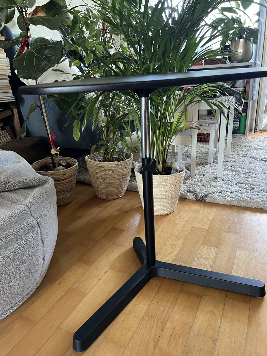 Tische: Modern Black Adjustable Side Table - Great for Summer! – Gebraucht aus Horgen von CarmenRL 1