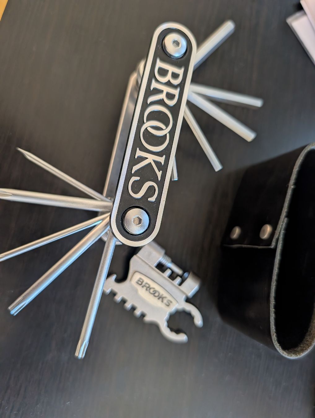 Brooks Tous les outils: Brooks Multitool mit Lederhülle – unbenutzt – Neuf (Voir description) à Roggwil BE par MA-4900 3