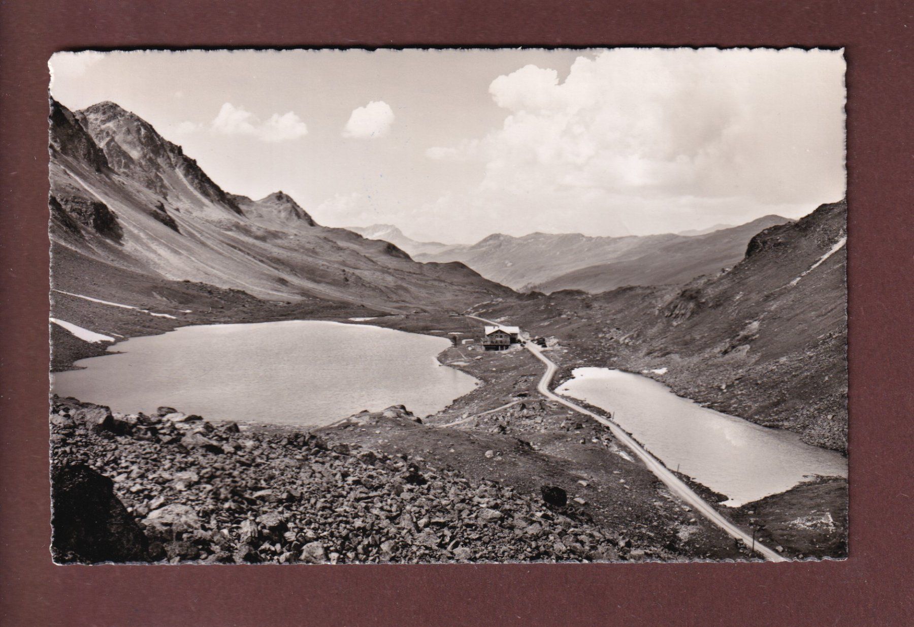 Cartoline postali: FLÜELA-PASS - Hospiz - 1951 – Usato da Pully venduto da nicecards