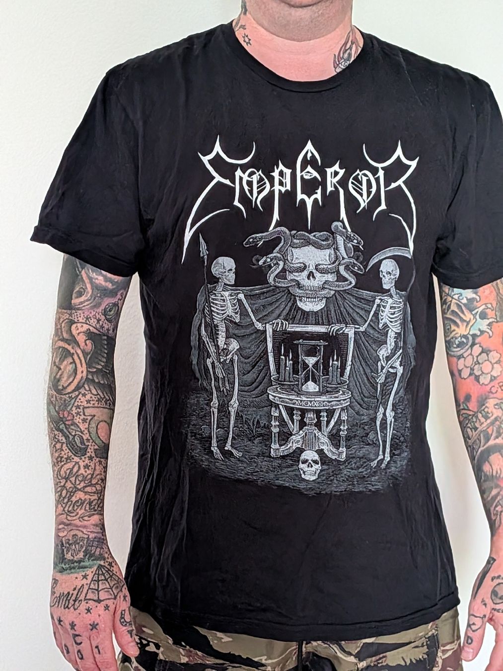 T-shirt: Emperor Gildan Soft style Large. – Usato da Adliswil venduto da danfarrar