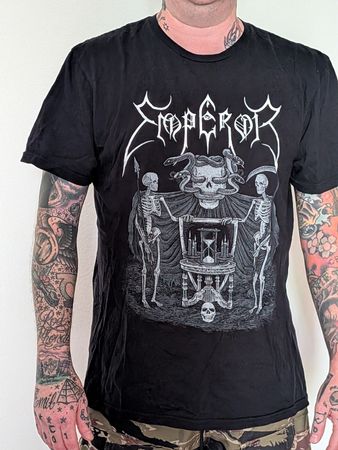 Emperor Gildan Soft style Large.