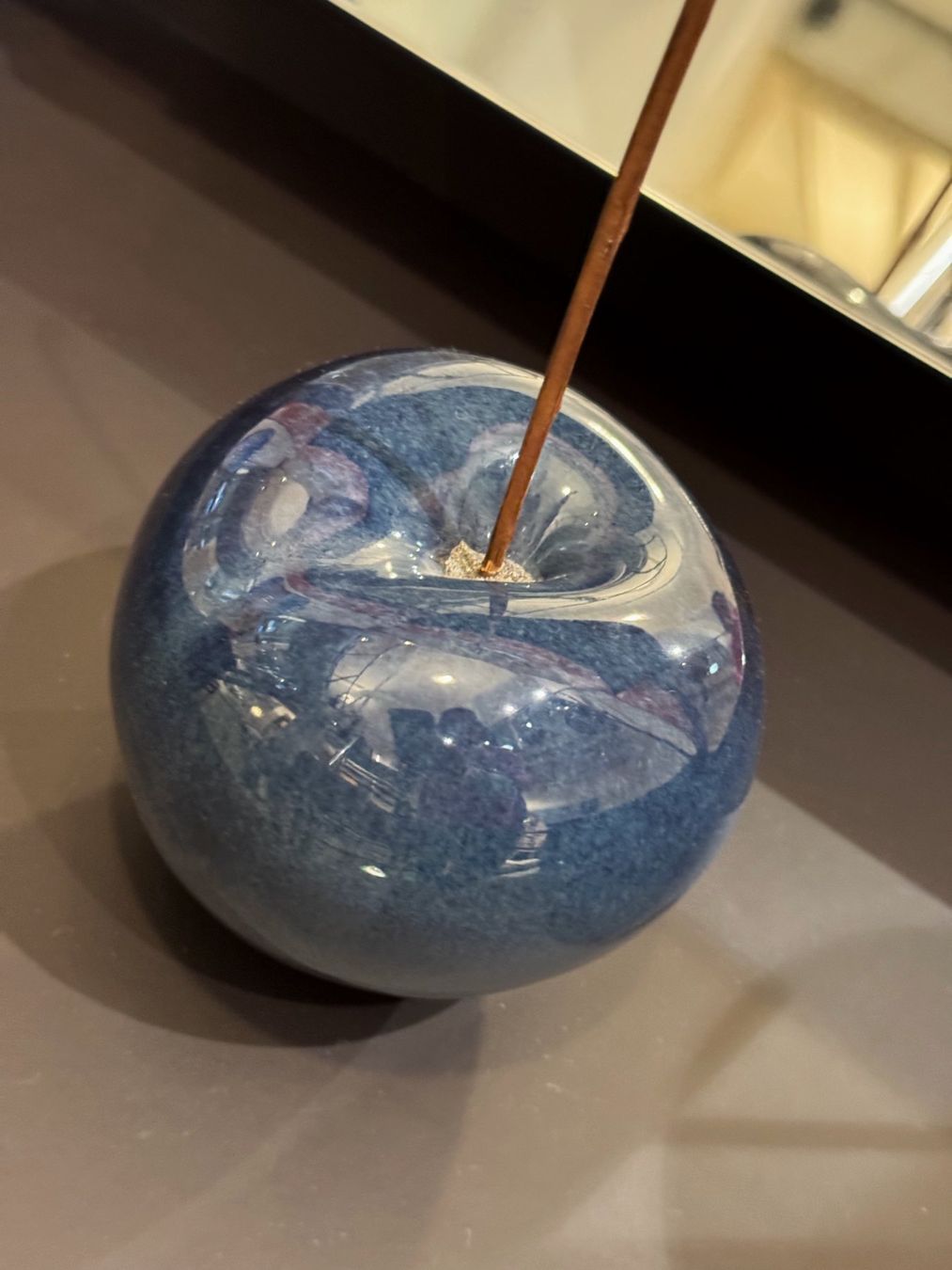 Alle Dekorationen: Bull & Stein Midnight Blue Porcelain Cherry 12cm – Neu (gemäss Beschreibung) aus Zürich von kasiaf 2