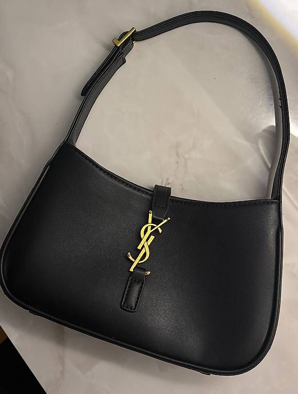 Borse da donna: Schwarze tasche – Usato da Bülach venduto da ade_h776