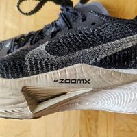 Nike ZoomX Vaporfly Gr. 38.5 (7.5 Women) NEU Schwarz/Gold