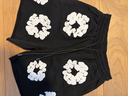 Denim Tears Shorts - Black with white flowers - Size XL
