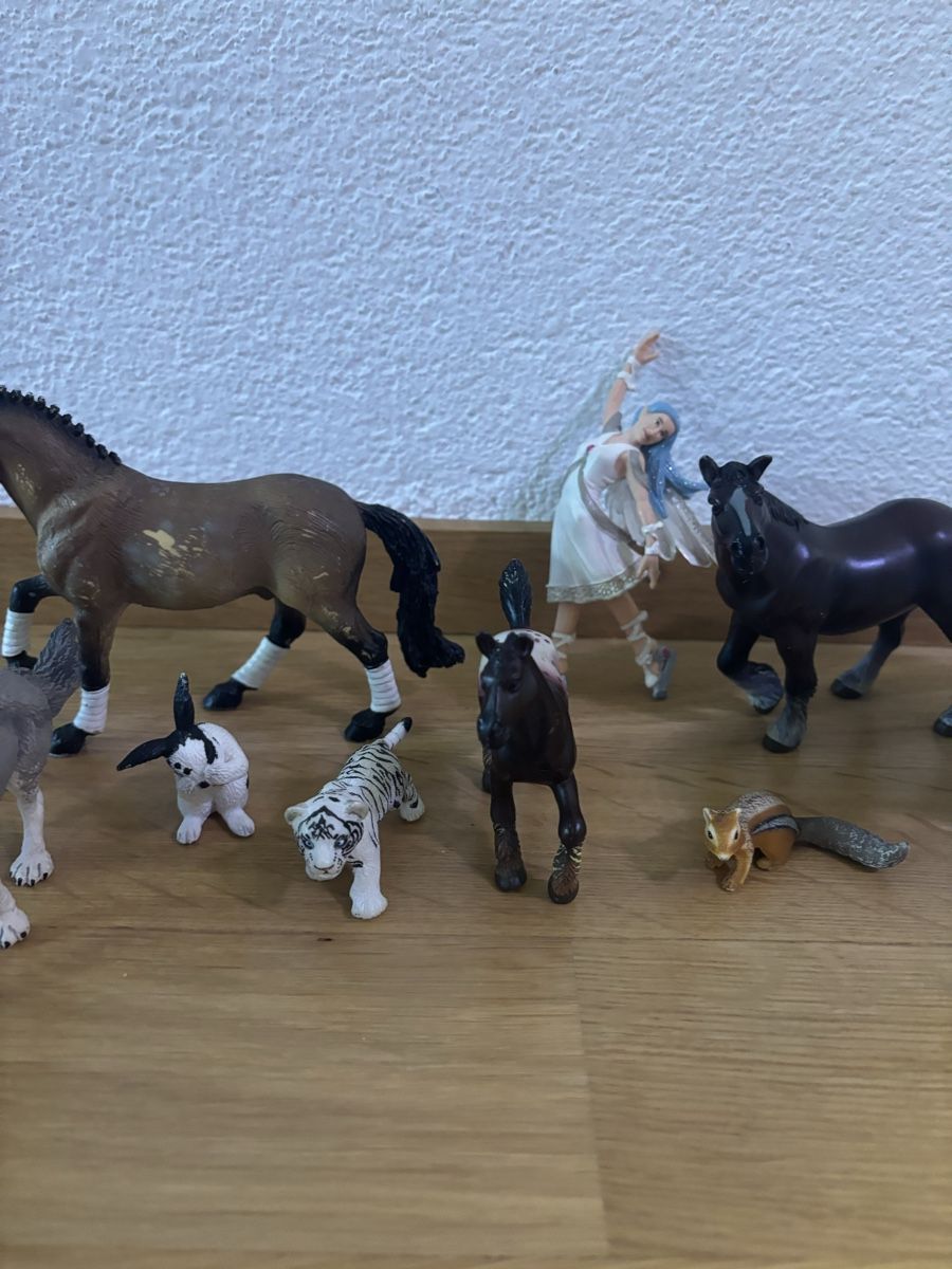Figuren: Diverse Tiere Pferd Wolf Hund Elfe Figur Set – Gebraucht aus Herisau von Seyashop1 2