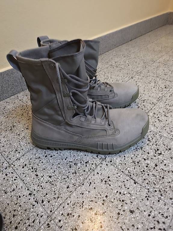 Chaussures hommes: Chaussures Nike SFB randonnée  – D'occasion à Neuchâtel par Vito-rocco