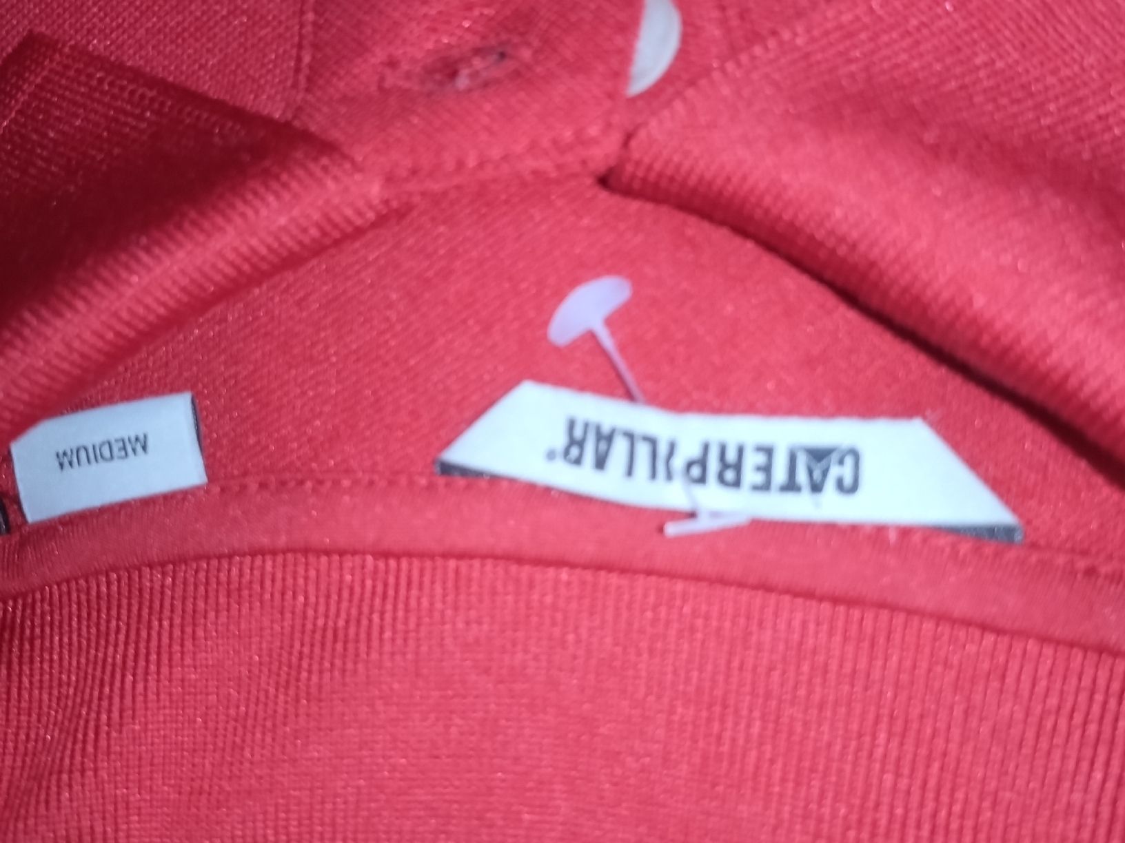 Magliette Polo: Polo CAT bordeaux Taille M, comme neuf! – Usato da Farvagny-le-Grand venduto da LaCaverne 3