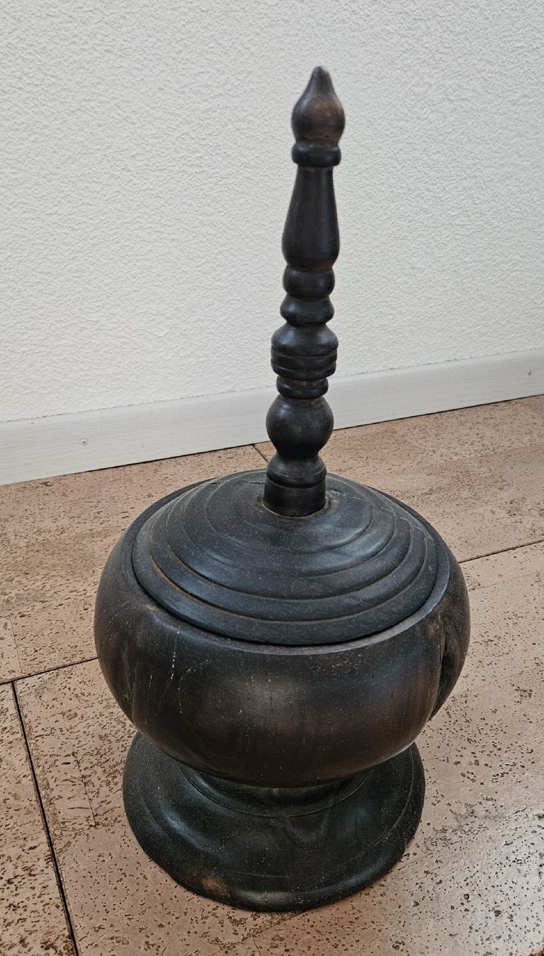 Articoli in legno: Holz Dose mit Deckel und Ständer dunkelbraun – Usato da Ottikon b.Kemptthal venduto da Jigsaw1 4