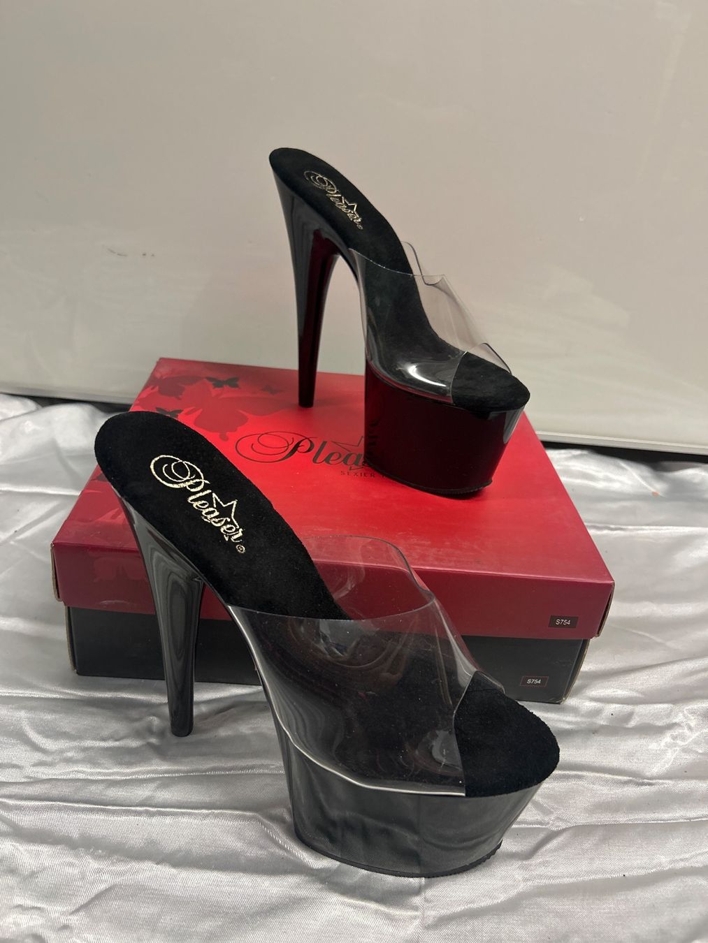 Pleaser LIP-108 Ankle Strap Sandal, 11 / Clear