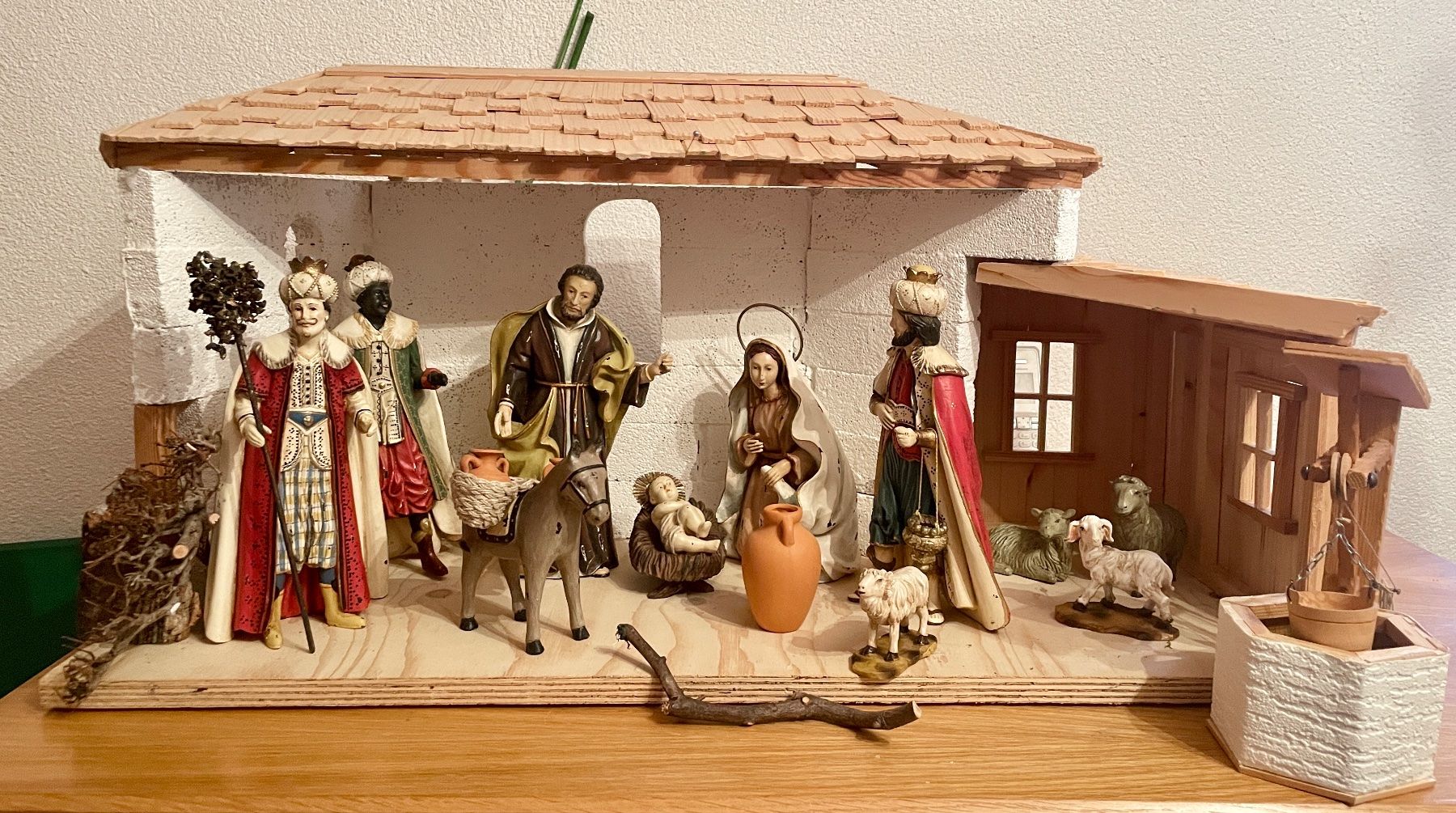Tutte le decorazioni: Grosse Krippe mit Figuren – Usato da Kleinlützel venduto da Schatzkiste_Laufen 6