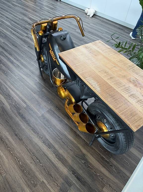Toutes les décorations: Deko-Motorrad Tisch – D'occasion à Läufelfingen par Benjamin.1990 1