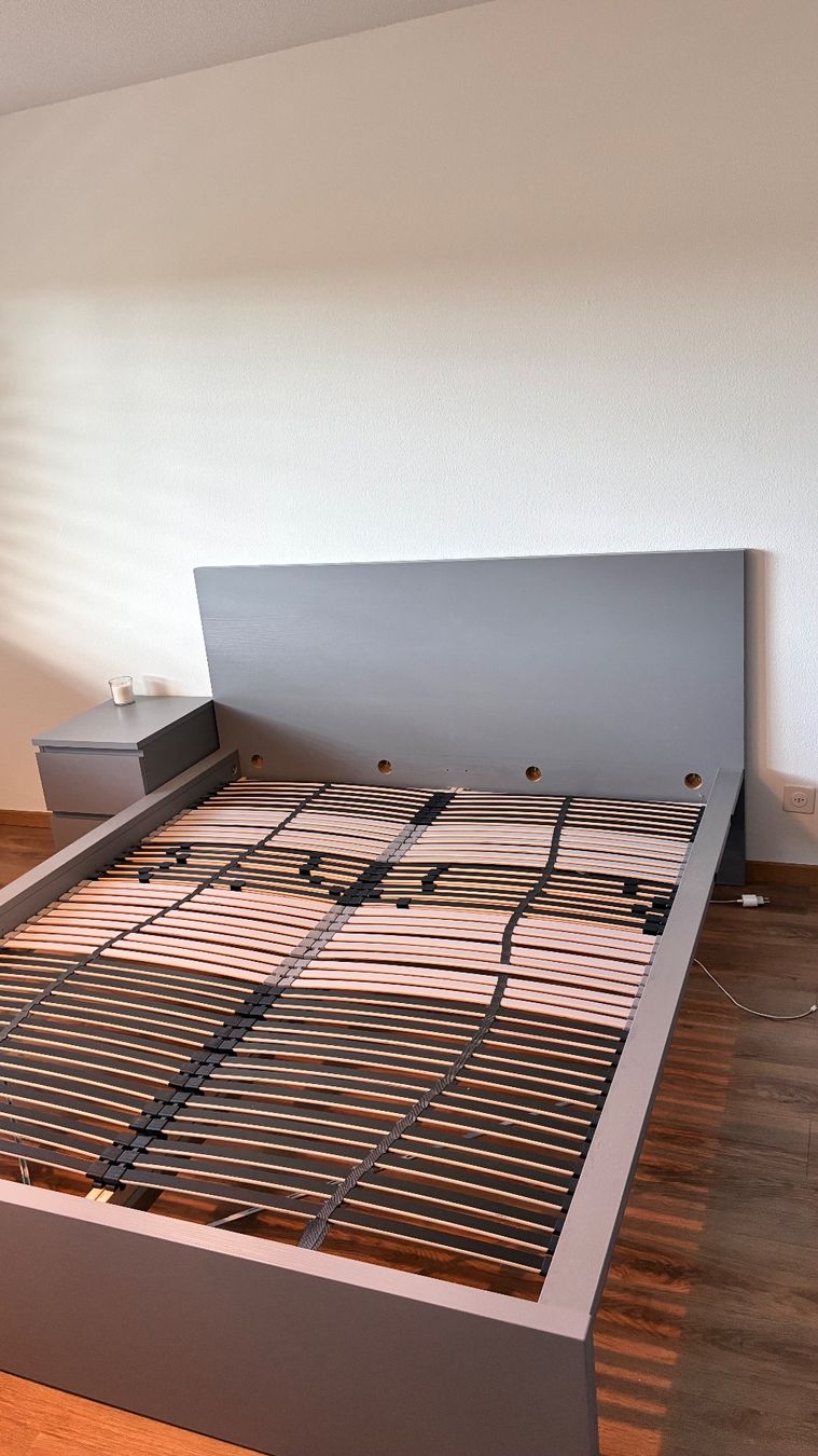 Ikea Letti: Malm Bett Grau 160x200cm – Usato da Solothurn venduto da yan_896d 1