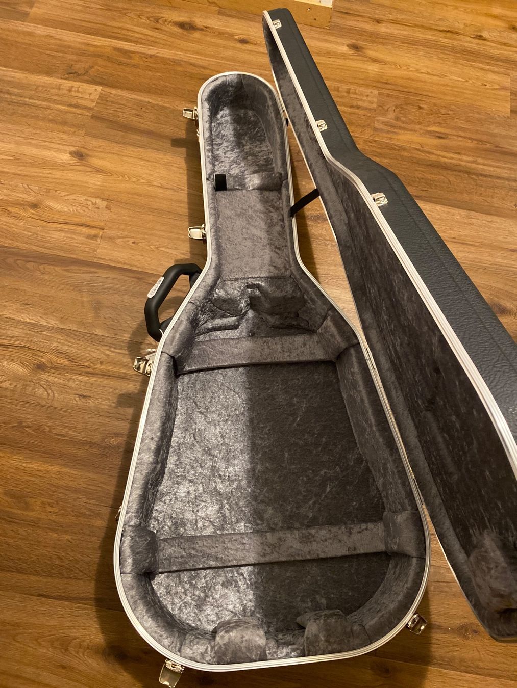 Musikinstrumente: Hiscox Pro II OM Gitarrencase – Neu und originalverpackt aus Beckenried von and_b729 1