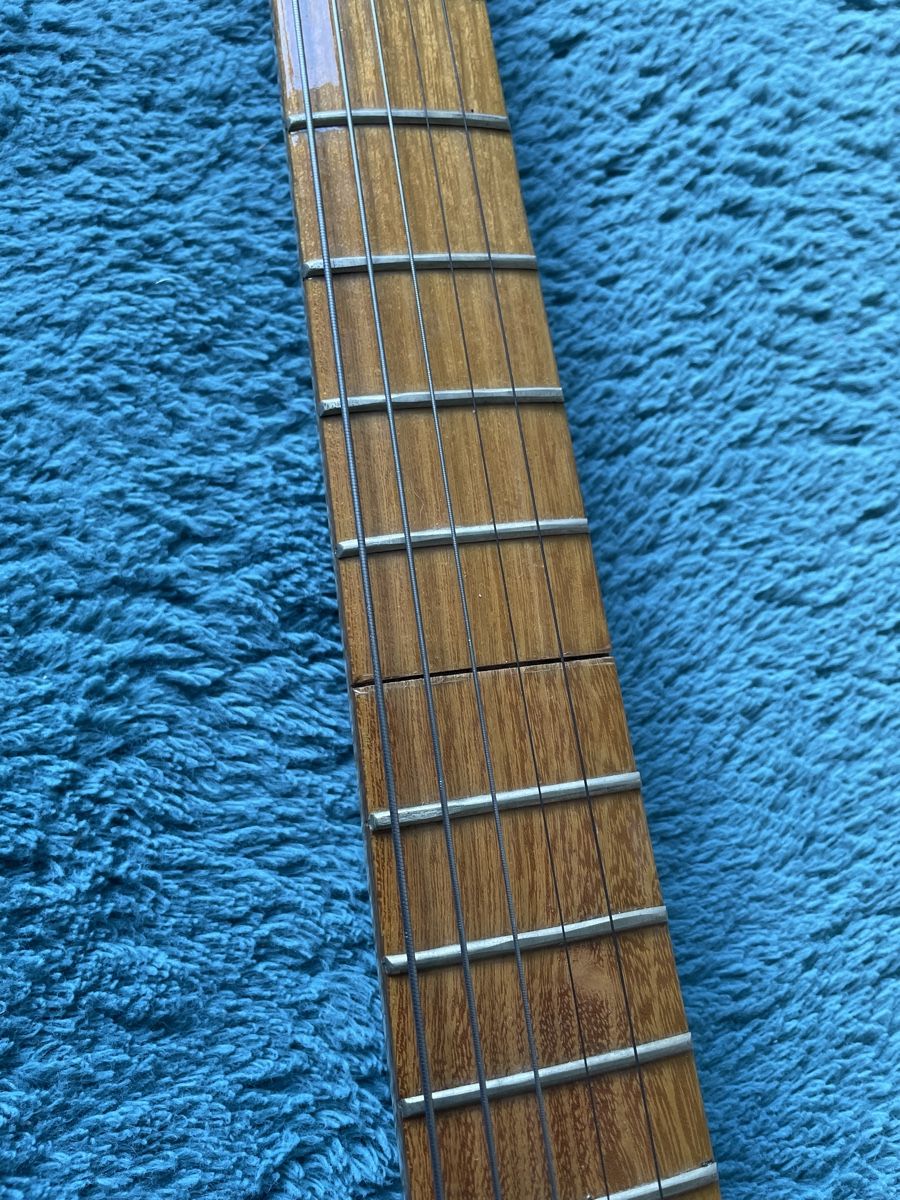 Musikinstrumente: Selbst gebaute E- Gitarre – Defekt aus GÜMLIGEN von  2