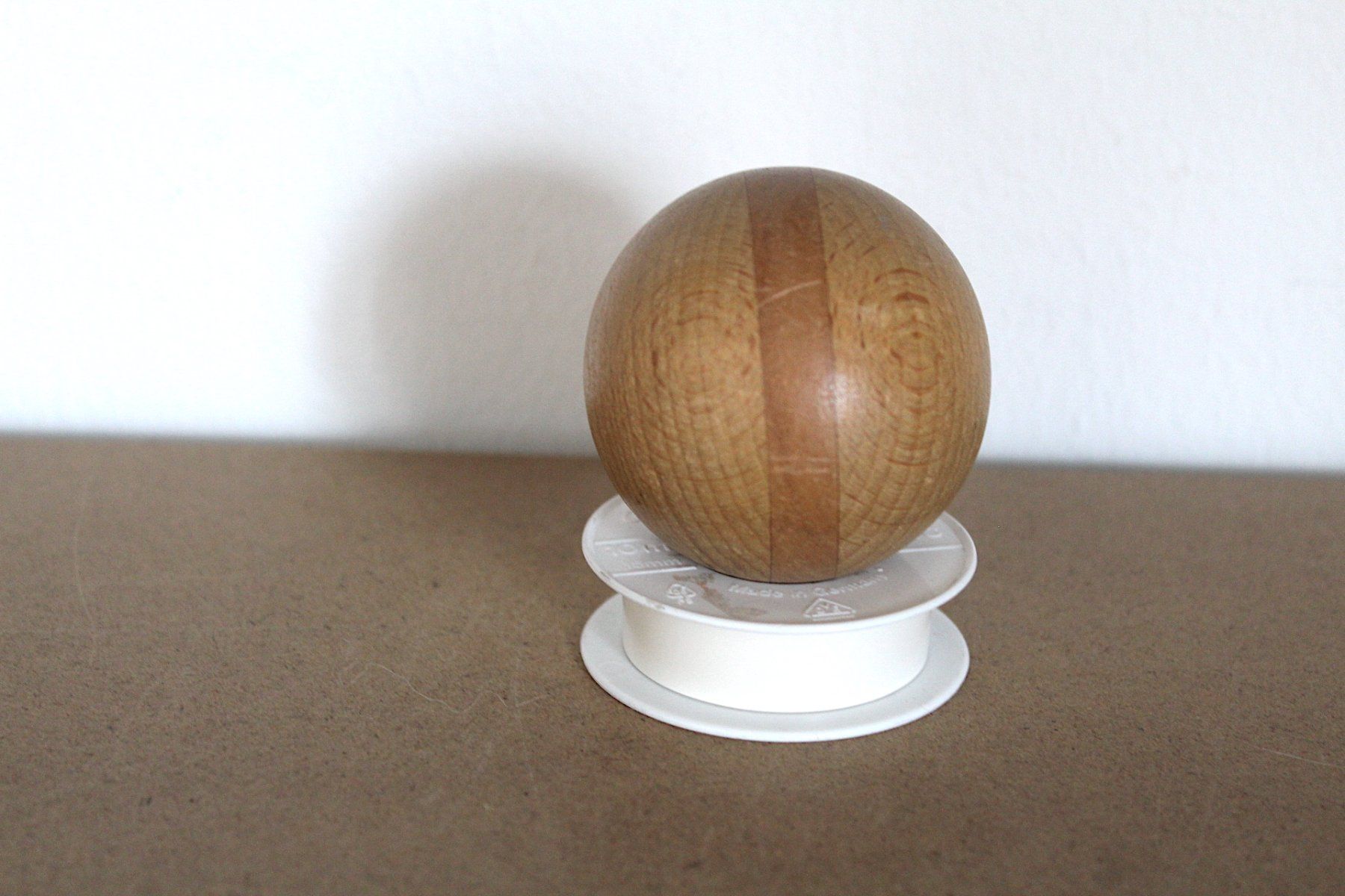 Articoli in legno: Vintage Strumpfkugel , – Usato da Locarno venduto da fripui 2