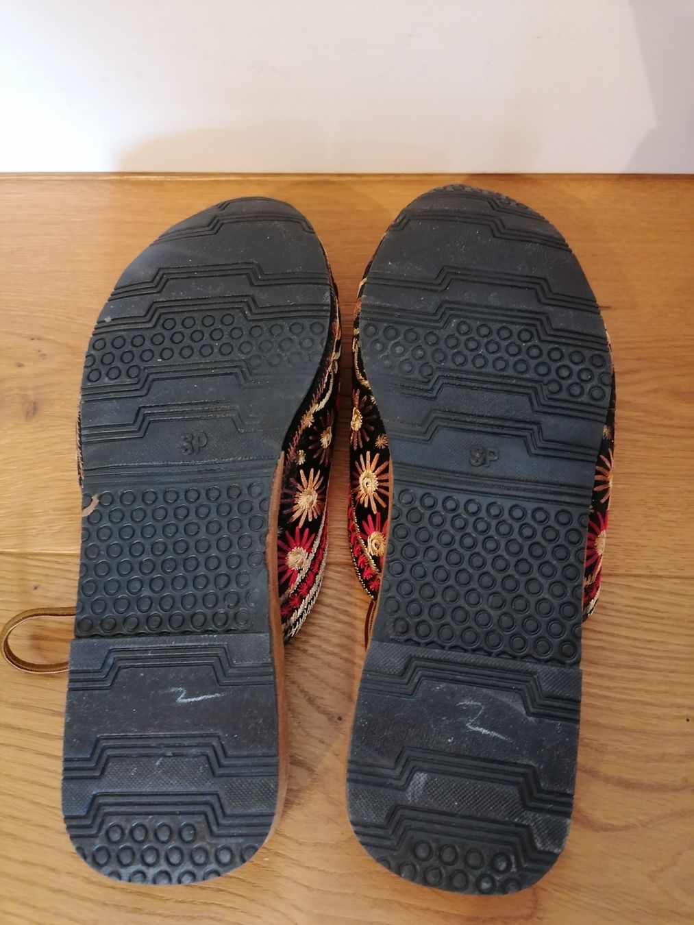 Scarpe da donna: Bestickte Stoffschuhe NEU – Nuovo (secondo la descrizione) da Marbach LU venduto da BitsAndBobs 4