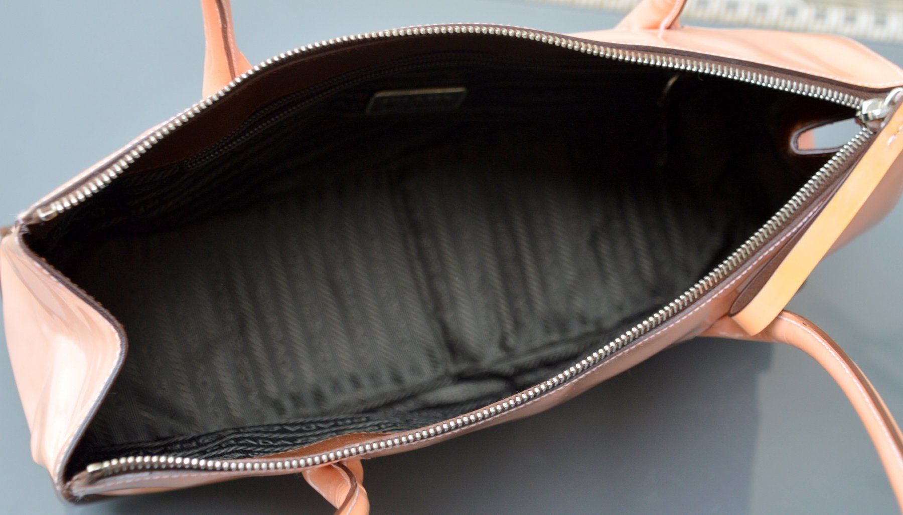 Prada Borse da donna: Taache Prada sac – Usato da Collonges venduto da arashee 6