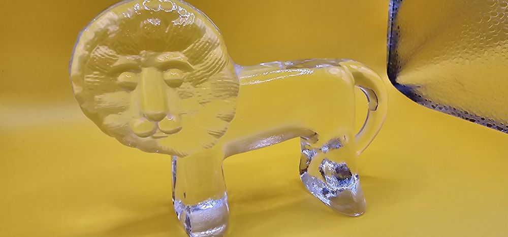 Grand vase en verre épais rose art déco