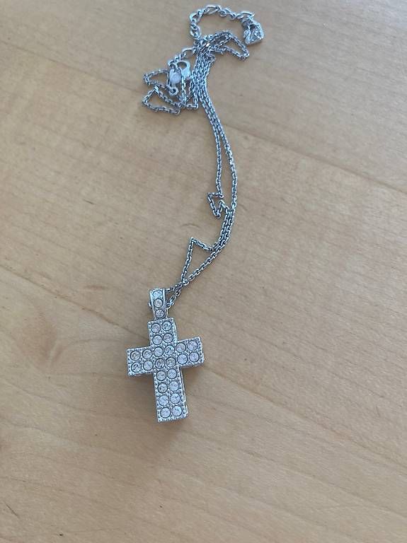 Catenine: Swarovski Halskette Kreuz – Usato da fislisbach venduto da jul_tmx7