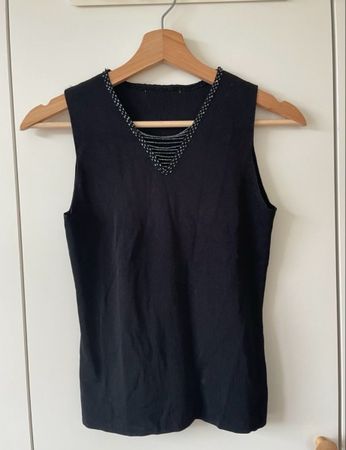 Schwarzes Damen Top Grösse S/M mit Perlenbesatz guter Zustan