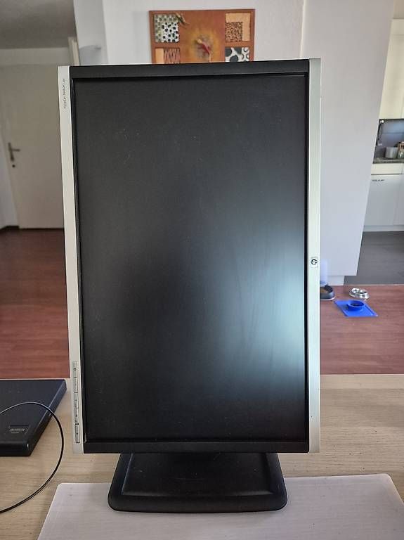 Hewlett Packard Monitor: HP Monitor – Usato da Embrach venduto da VRZ70 3